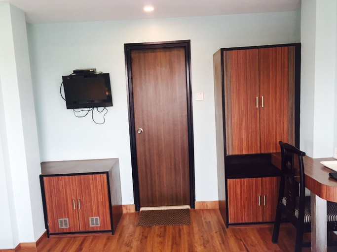 Bedroom 3, Hotel Crestwood, Kolkata