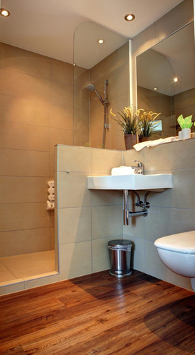 Bathroom 5, Gartenstadt Hotel, Ludwigshafen am Rhein