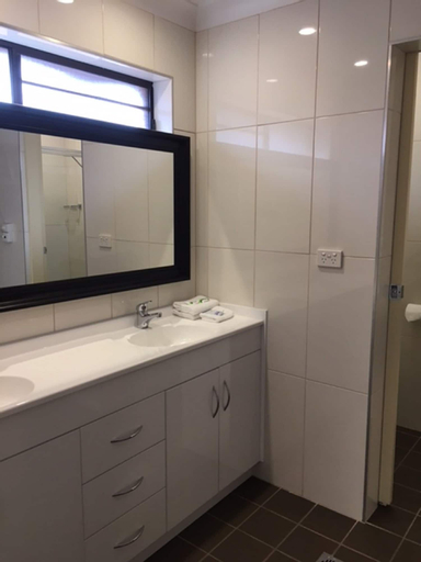 Bedroom 3, Maclin Lodge Motel, Campbelltown - South