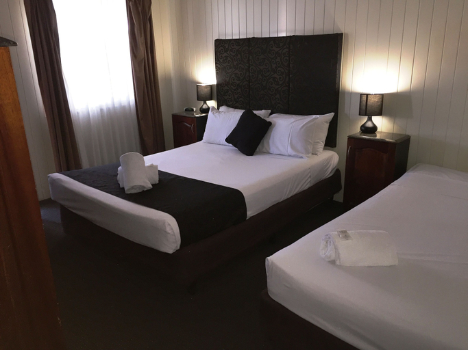 Bedroom 3, Country Plaza Motor Inn, Mackay - Pt A