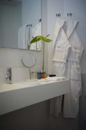 Bathroom 5, Capo Bay Hotel