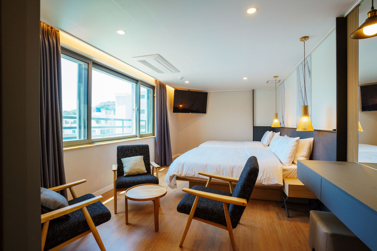 Bedroom 4, Hotel Pico, Tongyeong