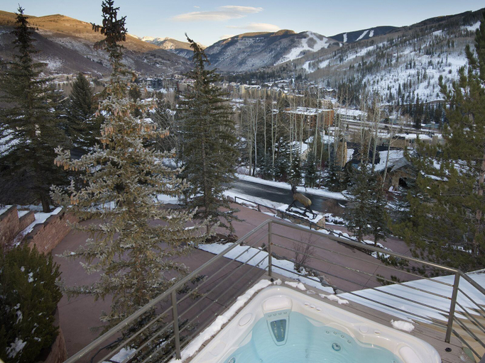 Sport & Beauty 5, Apres Chalet, Eagle