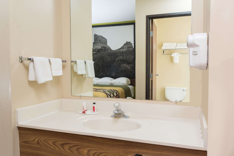 Bathroom 5, Super 8 by Wyndham Chadron NE, Dawes