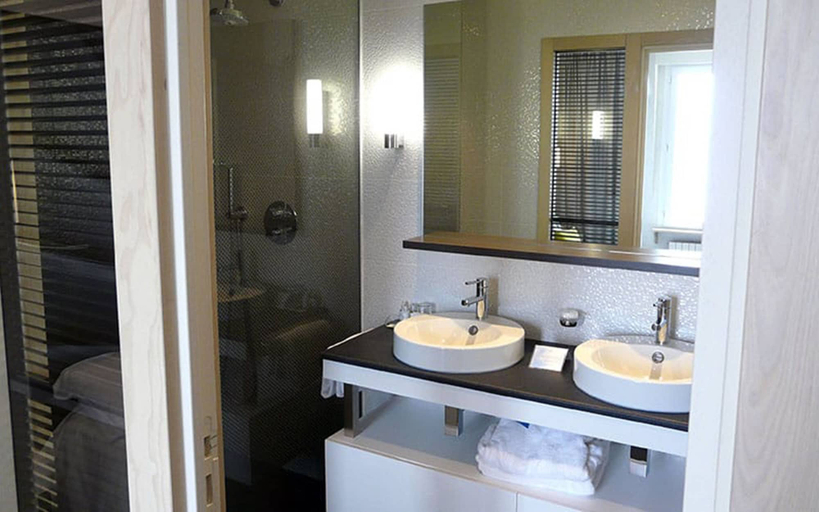 Bathroom 5, Grand Hôtel des Thermes, Ille-et-Vilaine