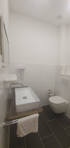 Bathroom 3, Trang Hotel, Rastatt