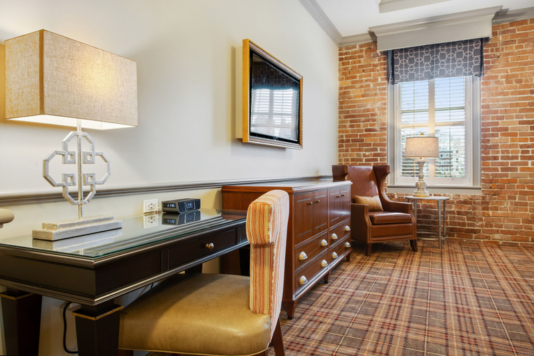 Others 5, The Brakeman Hotel, Orleans