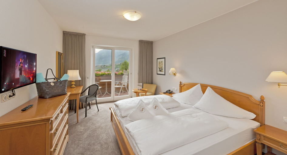 Bedroom 2, Hotel Restaurant Schennerhof, Bolzano