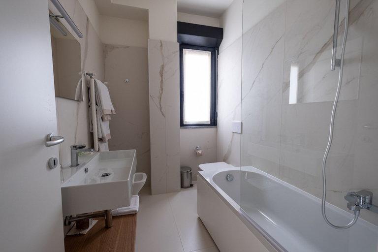 Bathroom 4, Hotel La Torretta, Milano