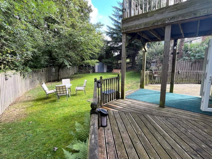 Balcony 5, Blaydonburn - Sleeps 4,5 - Parking - Hottub - Yard, Gateshead