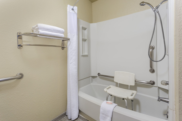 Bathroom 4, SilverStone Inn & Suites Spokane Valley, Spokane