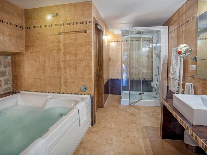 Bathroom 5, Rosaleda de Don Pedro, Jaén