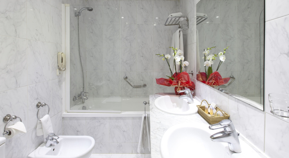 Bathroom 4, Espahotel Gran Via, Madrid
