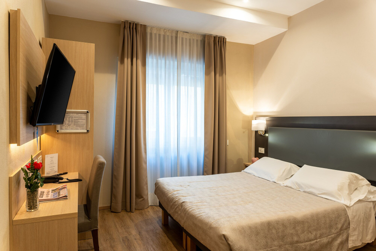 Bedroom 4, Hotel Victoria, Cuneo