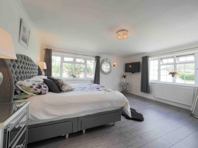 Bedroom 3, Inviting 7-bed House With sea Views in Hythe, Kent