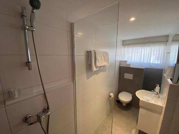 Bathroom 4, Hotel Twing, Oberhasli