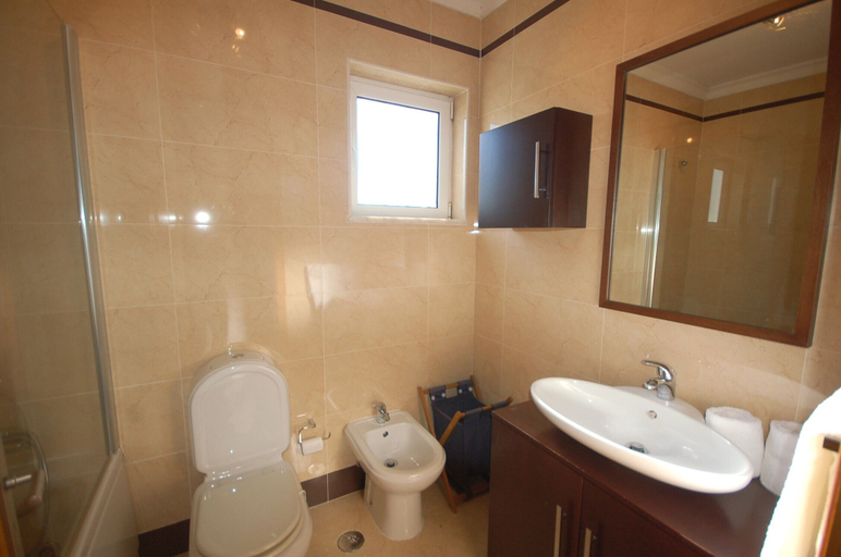Bathroom 4, Gisela 7 em Vilamoura T2, Loulé