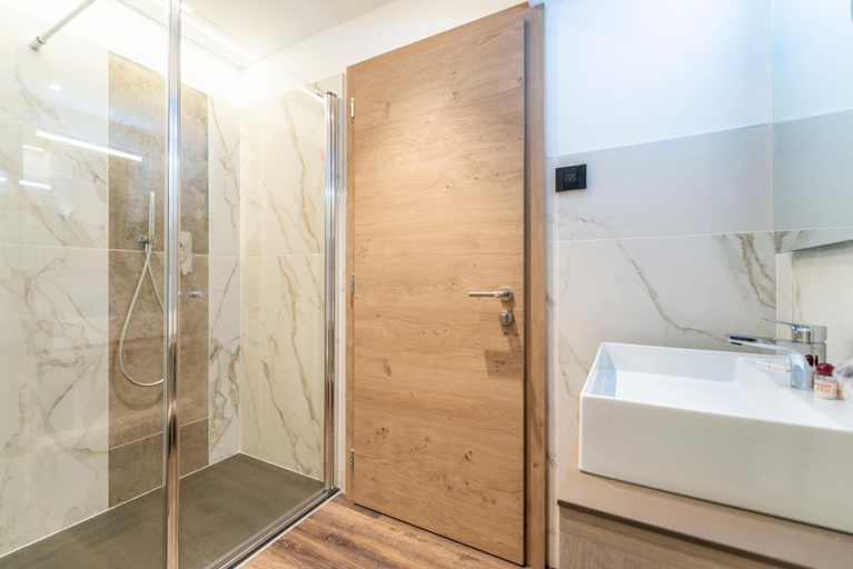 Bathroom 4, Lady Maria Hotel & Resort, Trento