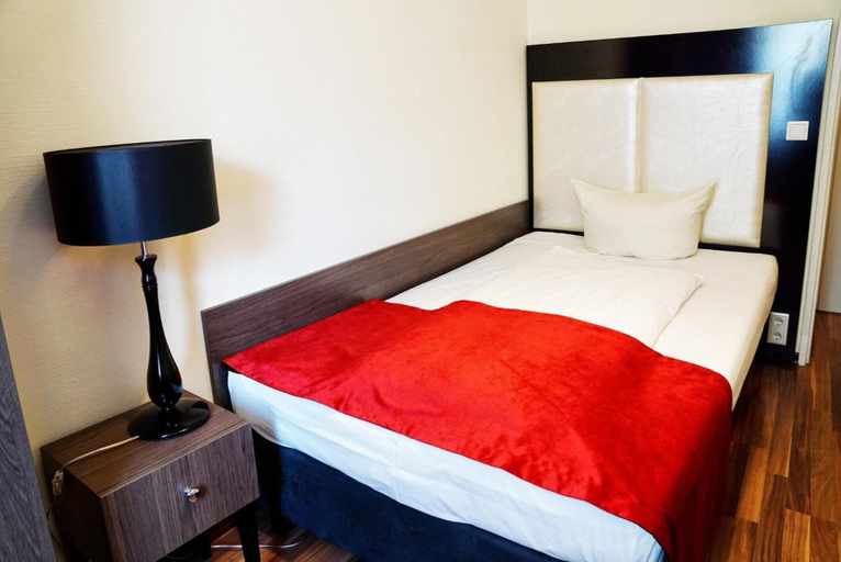 Bedroom 2, Hotel Admiral Frankfurt City Centre, Frankfurt am Main
