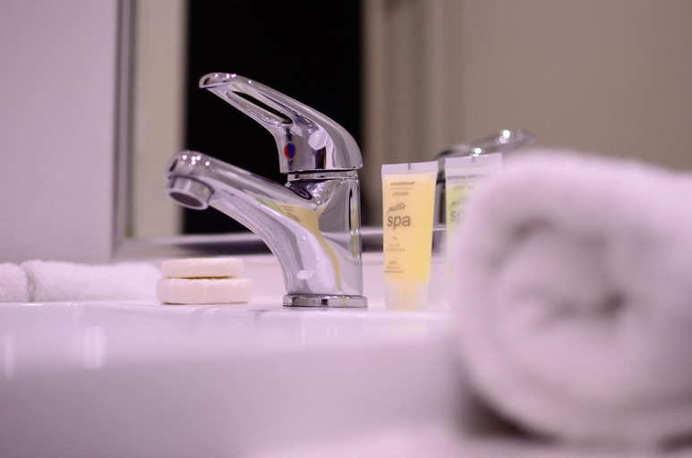 Bathroom 4, Brighton Serviced Apartments, Melbourne