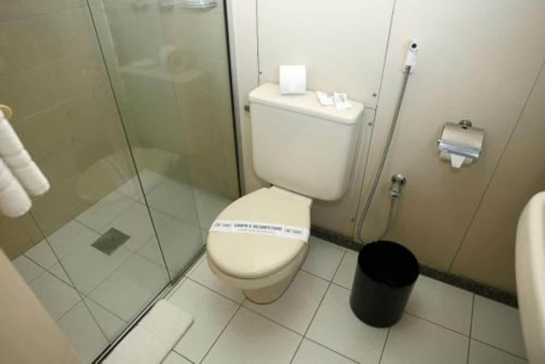 Bathroom 4, Cheverny Apart Hotel, Belo Horizonte
