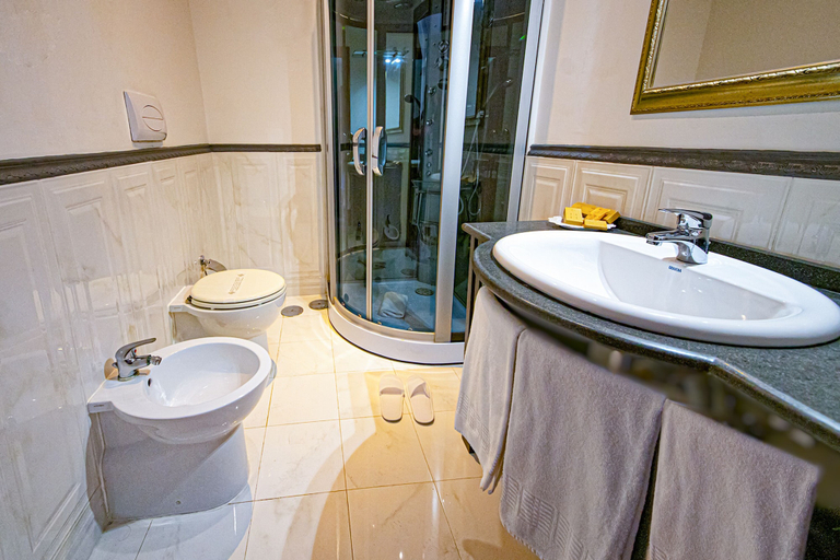 Bathroom 5, Hotel Lanfipe Palace, Napoli