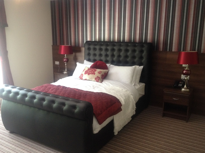 Bedroom 2, The Hedges Hotel, Causeway Coast and Glens