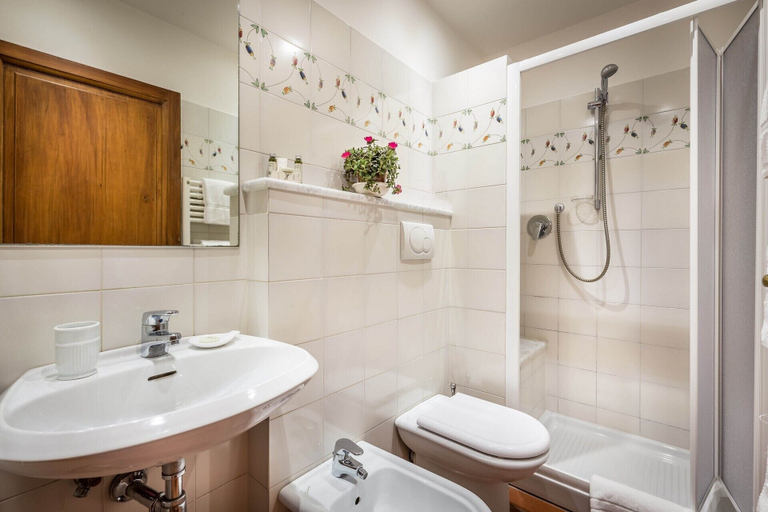 Bathroom 3, Classic Tuscany Apartment B by Mmega, Florence
