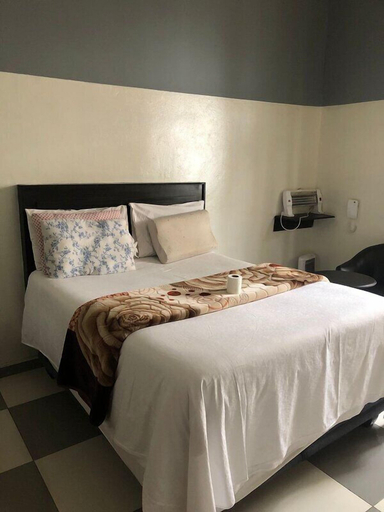 Bedroom 5, Devine lodge Yeovile, City of Johannesburg