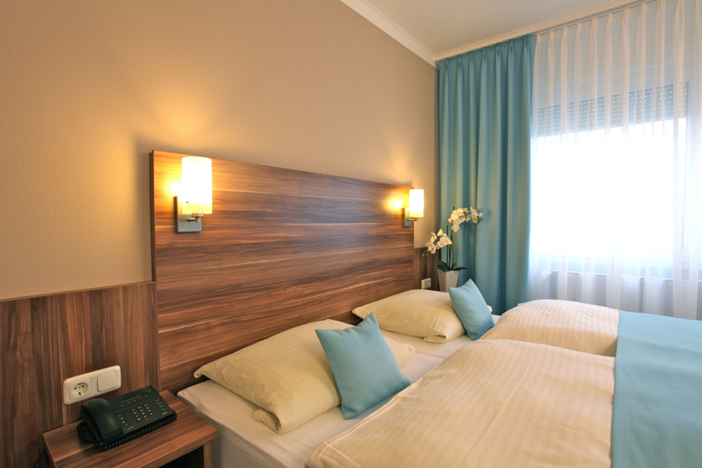 Bedroom 3, Waldhotel Bad Soden, Main-Taunus-Kreis