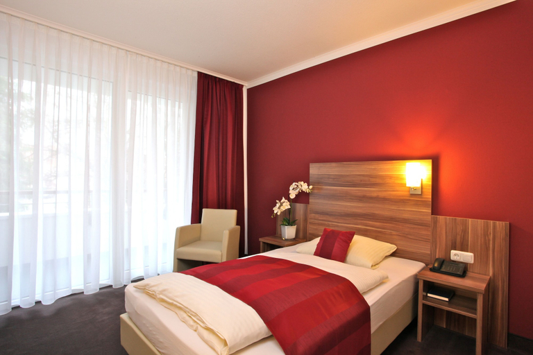 Bedroom 4, Waldhotel Bad Soden, Main-Taunus-Kreis