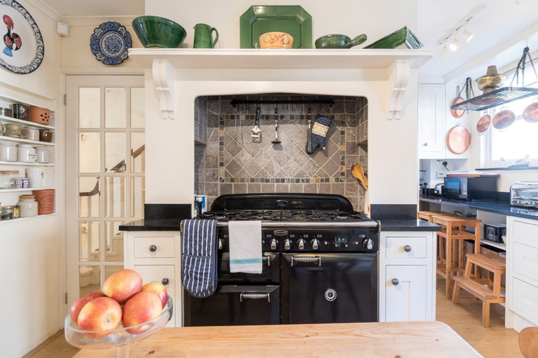Others 4, Elegant 3 Bedroom Home Located in South Kensington, London