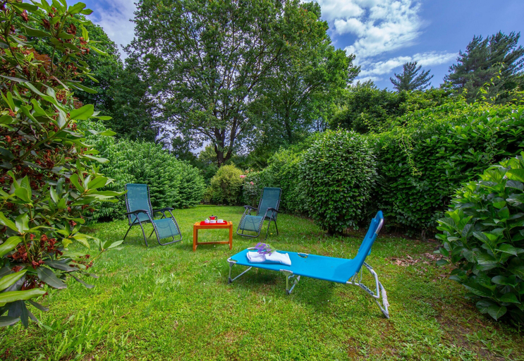Sundeck, Rododendro Rosso, Varese