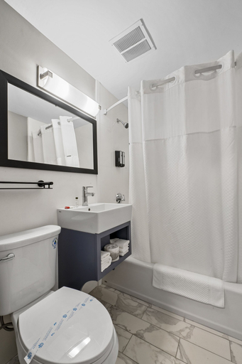 Bathroom 4, The Inn on Arsenal, Middlesex