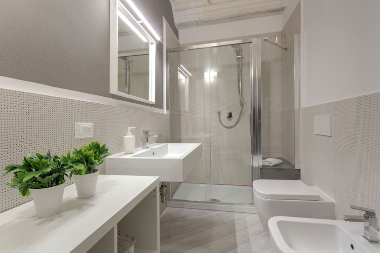 Bathroom 5, Vertical Garden Apartments by Mamo Florence, Florence
