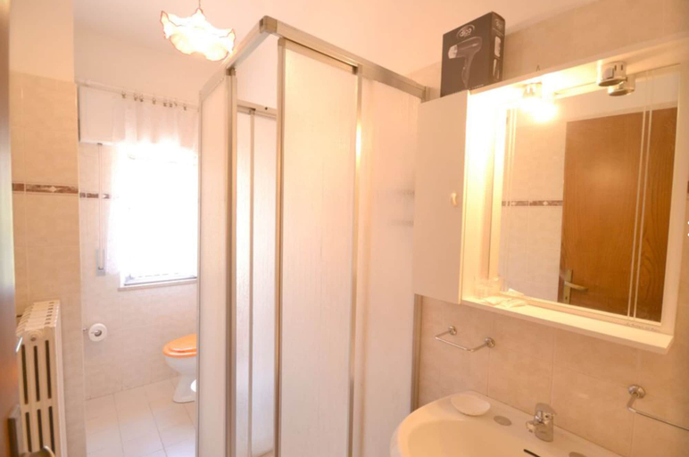 Bathroom 5, B&B Scacco Matto, Pistoia