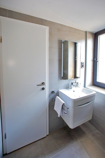 Bathroom 3, Guverna New City Accommodation, Zadar