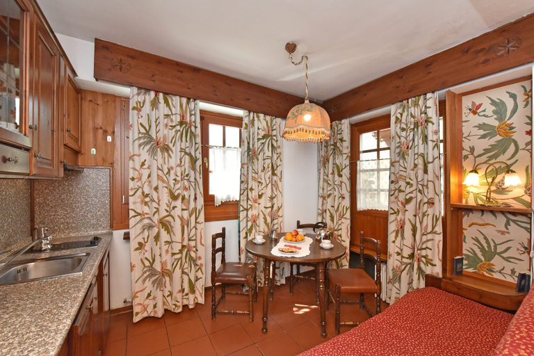Others 5, Residence Castelli, Aosta