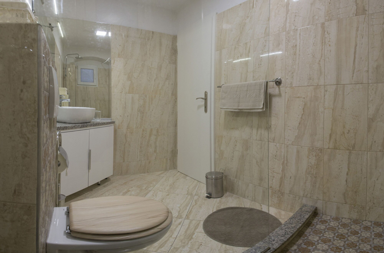 Bathroom 4, Diocletian Palace Apartment, Split