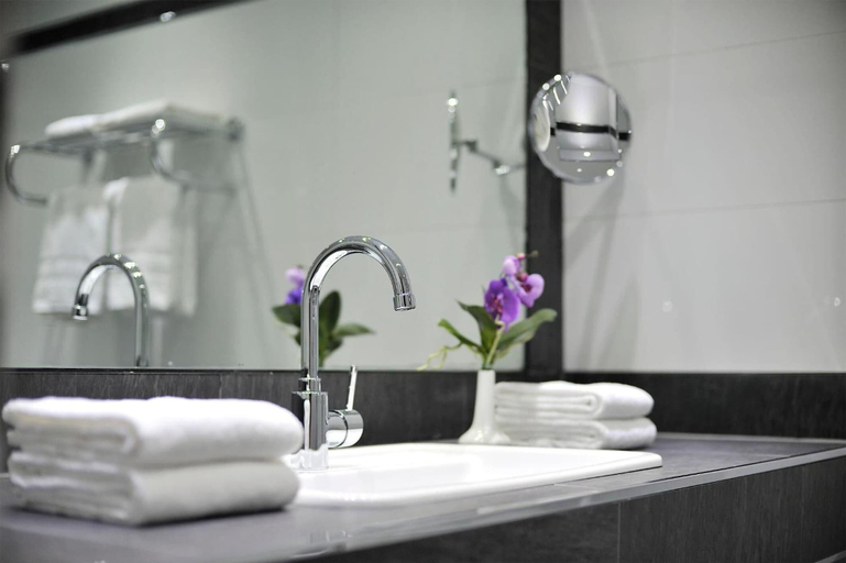 Bathroom 4, CityHotel Dormagen, Rhein-Kreis Neuss