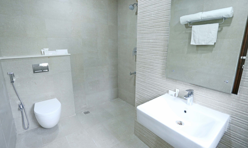 Bathroom 4, Treebo Pechis Castle, Chennai