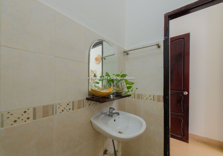 Bathroom 5, La Sea Apartment Nha Trang, Nha Trang