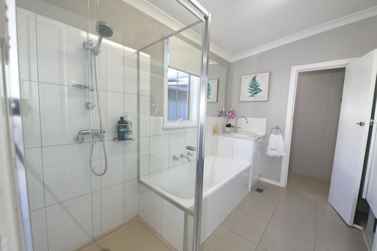 Bathroom 3, Staycation Holiday Bendigo Pet-Friendly, Gr. Bendigo - Inner North