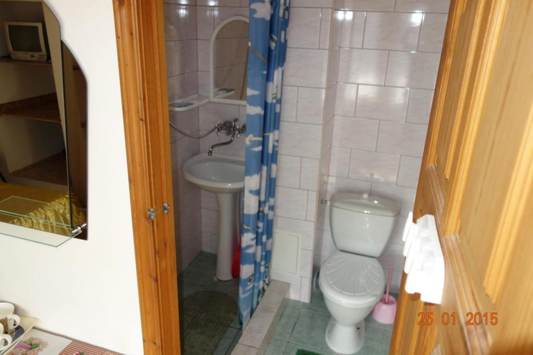 Bathroom 3, Maisky, Sochi gorsovet