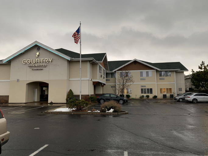 Exterior & Views 2, Country Inn & Suites by Radisson, Bend, OR, Deschutes