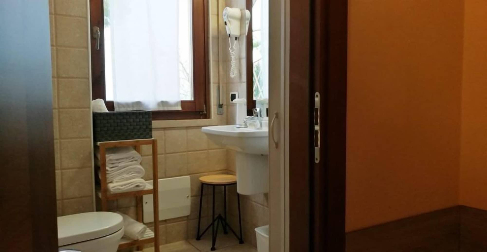 Bathroom 3, Albergo Renata, Verona