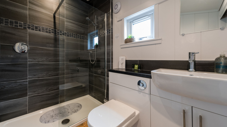 Bathroom 3, Tayview Lodges, Perthshire and Kinross