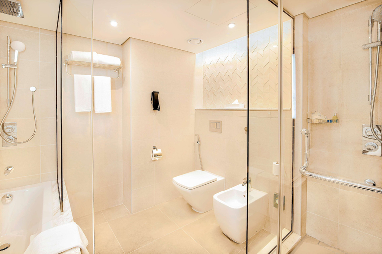Bathroom 5, Radisson Blu Hotel & Resort, Abu Dhabi Corniche, Abu Dhabi City
