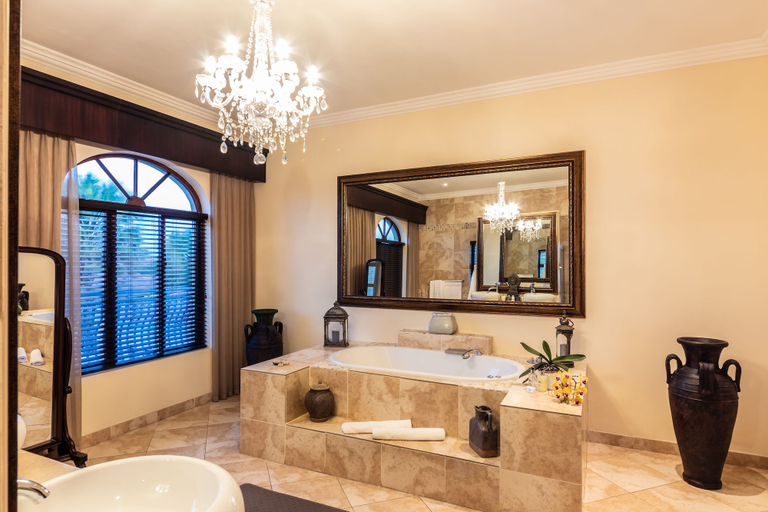 Bathroom 5, Amery House, Nelson Mandela Bay