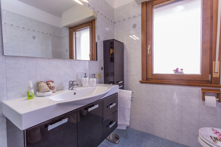 Bathroom 4, Buttrio Appartamento nel Verde, Udine